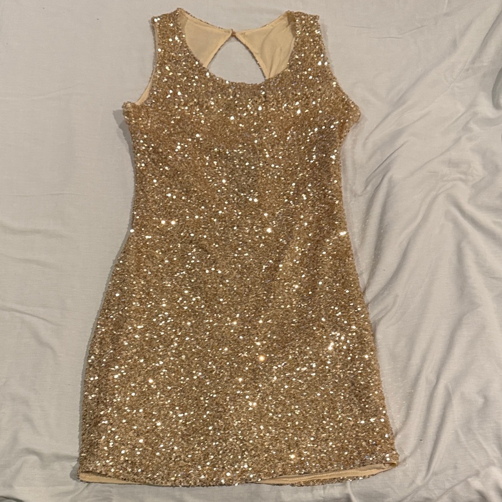 Elegant Gold Sequin Backless Dress